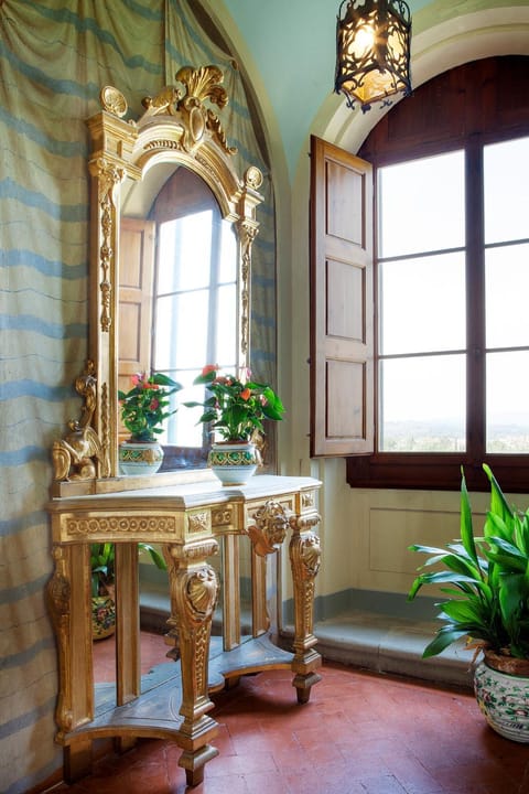 Facade/entrance, Decorative detail