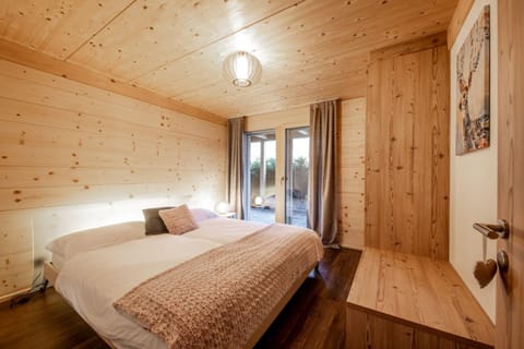 Chalet CARVE - Apartments EIGER, MOENCH and JUNGFRAU Condo in Grindelwald