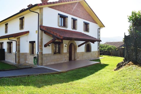 Alojamientos La Nogalera House in Western coast of Cantabria