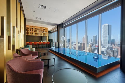 Lounge or bar, City view