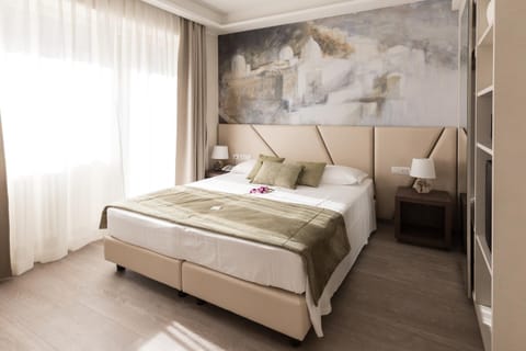 Day, Decorative detail, Bedroom, Autumn