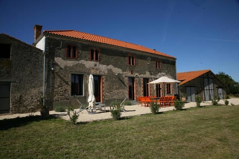 La convivialité d’un gîte rural pour se retrouver entre amis House in Pays de la Loire