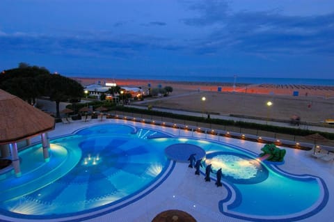 Pool view, Sea view