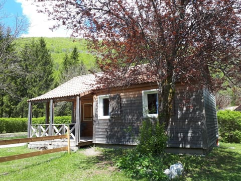 Le Valserine - Camping éco responsable Campground/
RV Resort in Haute-Savoie