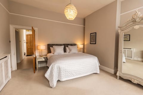 Queens Circus - Montpellier, Central Cheltenham Condo in Cheltenham