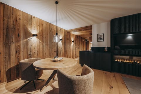 TV and multimedia, Living room, Dining area