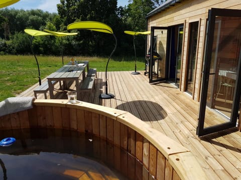 Massage, Sauna, Steam room, Balcony/Terrace, Swimming pool
