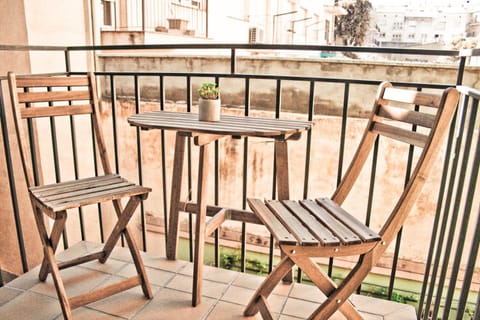 Urban Manresa-City center apartment with balcony Copropriété in Manresa