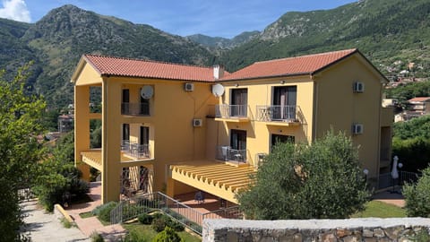 Property building, Day, Natural landscape, Mountain view