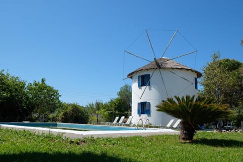 Property building, Garden, Swimming pool