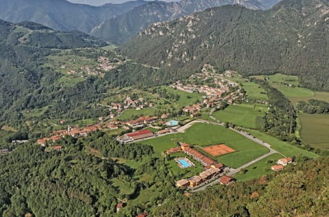 Neighbourhood, Natural landscape, Bird's eye view, View (from property/room), Tennis court, Swimming pool