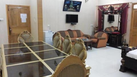 Holiday Inn Guest House Hotel in Sindh
