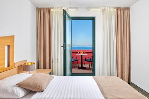 Bed, Photo of the whole room, Sea view