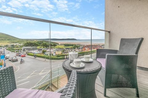 Natural landscape, View (from property/room), Balcony/Terrace, Seating area