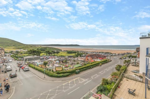 Bird's eye view, Sea view, Street view, Location