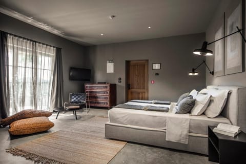 Photo of the whole room, Seating area, Bedroom
