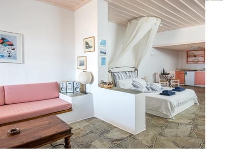Lighthouse Hotel Apartment hotel in Milos