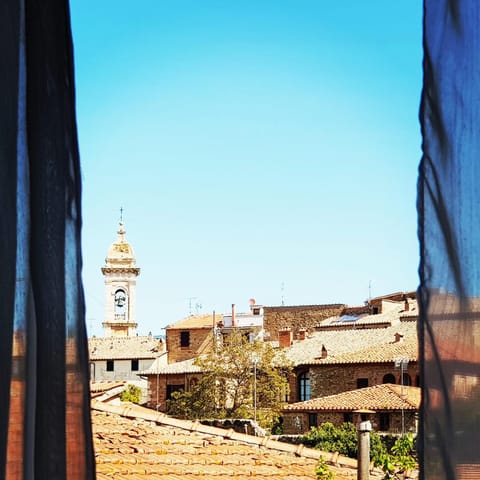 View (from property/room), Decorative detail, City view, Landmark view, Street view, Certificate/Award