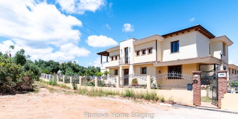 Property building, Quiet street view