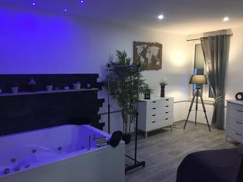 Lovely Apartment SPA & Sauna Condo in Bourges