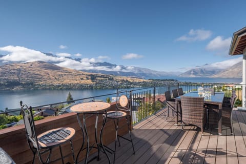 Balcony/Terrace, Lake view, Mountain view