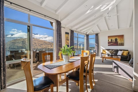 Dining area, Mountain view