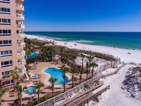 Destin Towers - MIDDLE UNIT ON THE BEACH! Apartment hotel in Destin