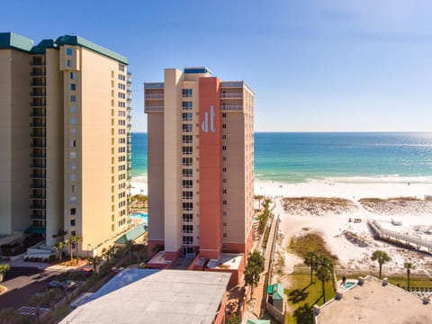 Destin Towers - MIDDLE UNIT ON THE BEACH! August, Sept, Oct Dates Available! Appart-hôtel in Destin