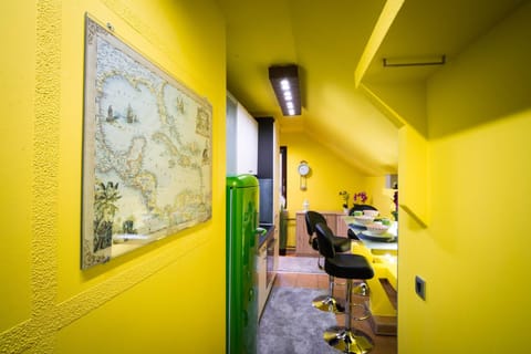 Spring, Dining area