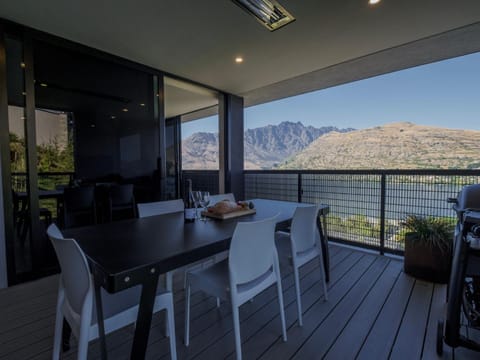 BBQ facilities, Balcony/Terrace, Lake view, Mountain view