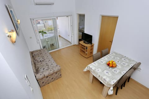 Balcony/Terrace, Kitchen or kitchenette, Dining area