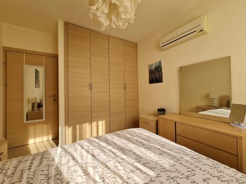 Lovely Bedroom in shared apartment Oroklini Eigentumswohnung in Oroklini