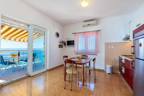 Apartments Ivan - 15 m from beach Appartement in Lun