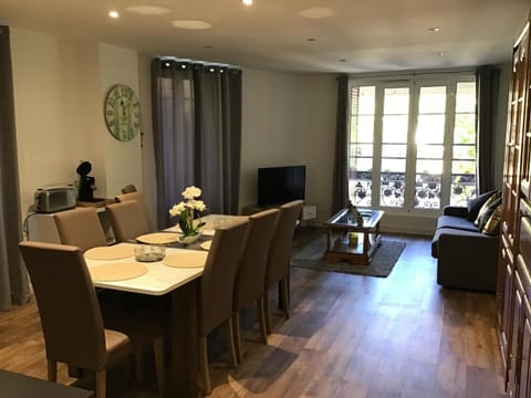 Living room, Dining area