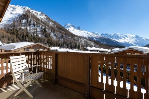 Balcony/Terrace, Mountain view