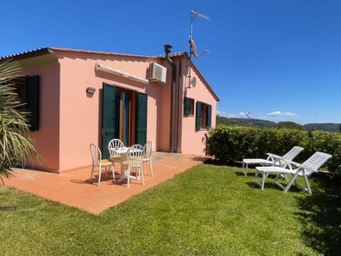 Property building, Day, Garden, sunbed