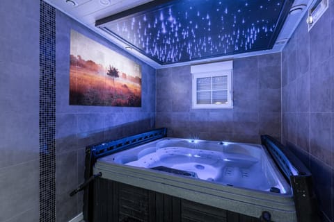 Hot Tub, Spa and wellness centre/facilities