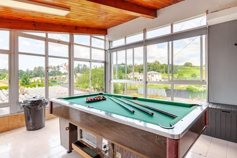 Billiard, Game Room