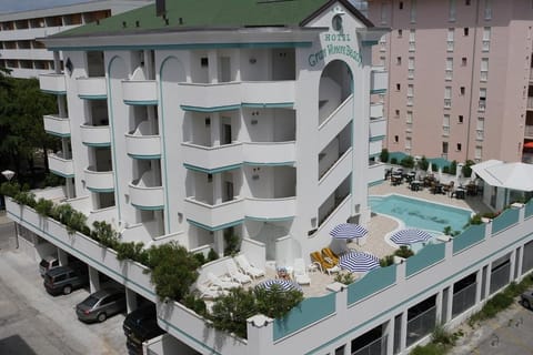 Facade/entrance, Day