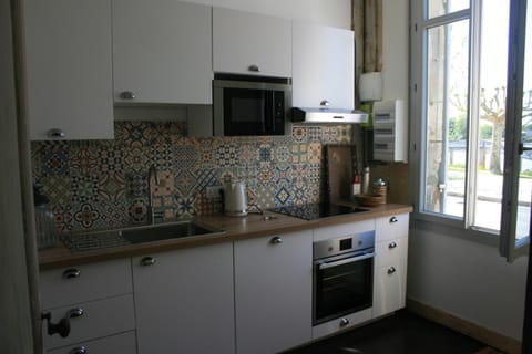 Kitchen or kitchenette, River view