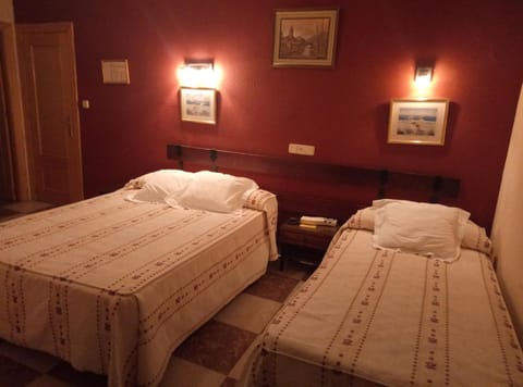 Hostal Residencia Castilla Bed and Breakfast in Cuenca