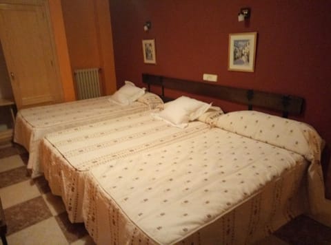 Hostal Residencia Castilla Bed and Breakfast in Cuenca