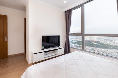 Bed, Bedroom, City view, River view