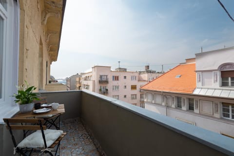 Central Design Apartment with Balcony Eigentumswohnung in Budapest