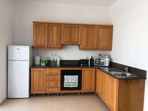 Kitchen or kitchenette, minibar, pet friendly, stove