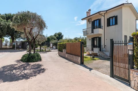 Property building, Facade/entrance, Neighbourhood