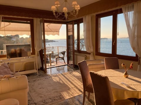 Dining area, Sea view