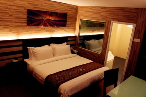 Bed, Photo of the whole room, Decorative detail, Bedroom