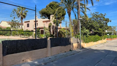 Villa tennis park with air conditionner Villa in Baix Penedès