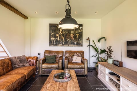 TV and multimedia, Seating area